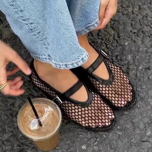 Mesh strap flats